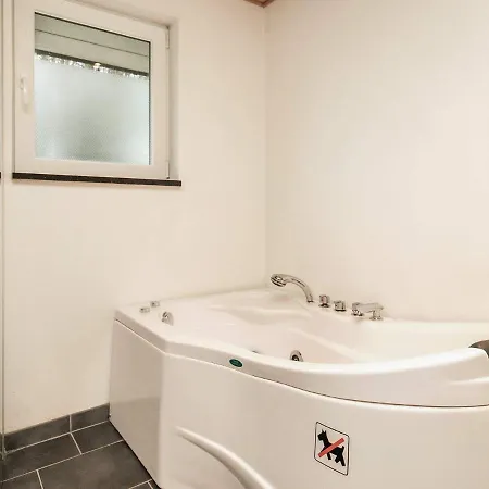 Spacious Holiday Home At Bogense Funen With Indoor Whirlpool * בוגנזה
