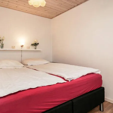 Vakantiehuis Three-Bedroom Holiday home in Bogense 4 *